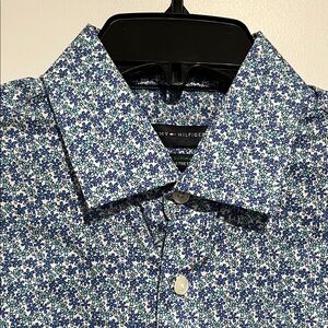 Tommy Hilfiger Men's Blue and White Patterned Shirt